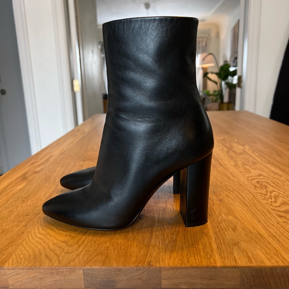 Saint Laurent Lou 95 ankle Boots 7.5